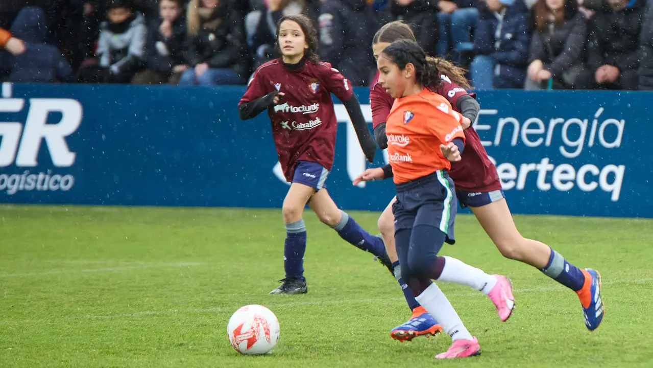 Final del XLII Torneo Interescolar de Osasuna en categoría femenina disputado en las instalaciones de Tajonar. IÑIGO ALZUGARAY