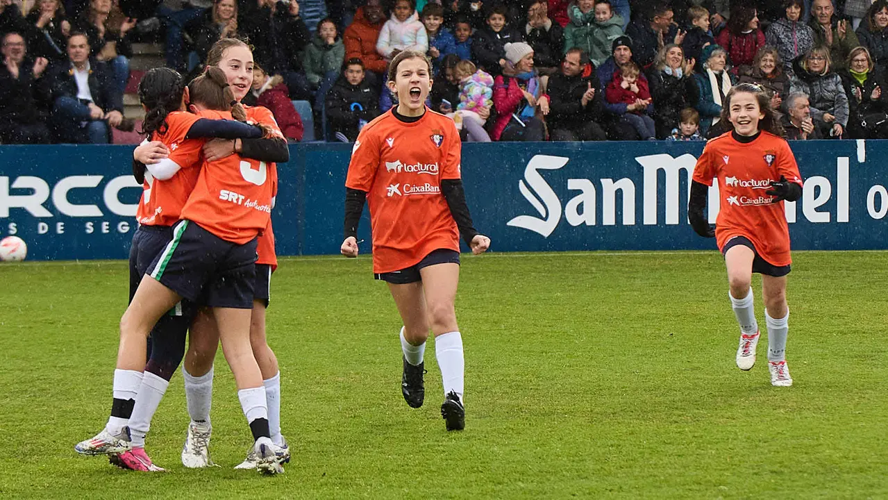 Final del XLII Torneo Interescolar de Osasuna en categoría femenina disputado en las instalaciones de Tajonar. IÑIGO ALZUGARAY