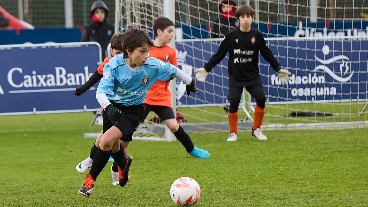 Final del XLII Torneo Interescolar de Osasuna en categoría alevín mixto disputado en las instalaciones de Tajonar. IÑIGO ALZUGARAY