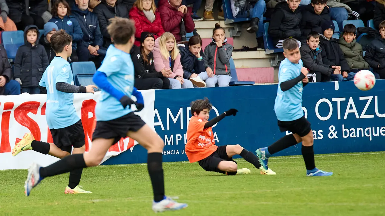 Final del XLII Torneo Interescolar de Osasuna en categoría alevín mixto disputado en las instalaciones de Tajonar. IÑIGO ALZUGARAY