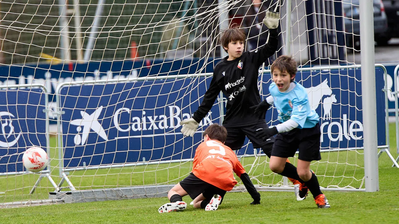 Final del XLII Torneo Interescolar de Osasuna en categoría alevín mixto disputado en las instalaciones de Tajonar. IÑIGO ALZUGARAY
