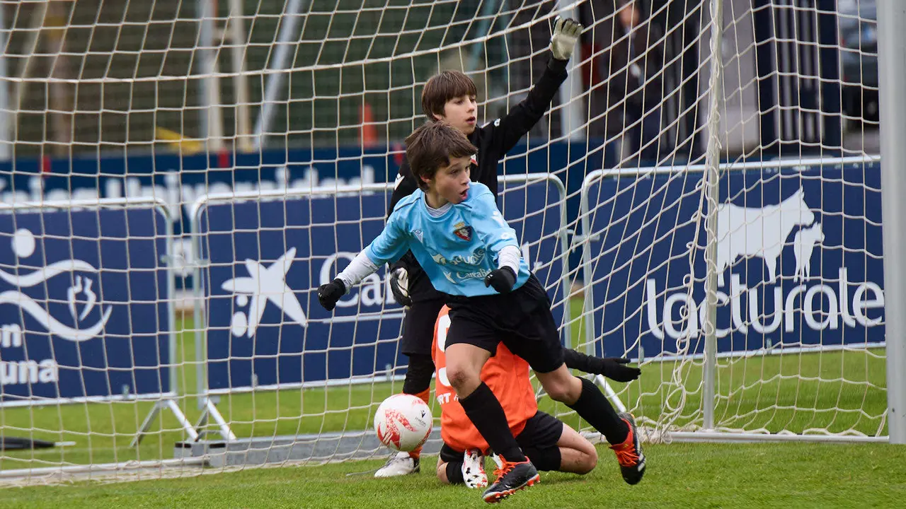 Final del XLII Torneo Interescolar de Osasuna en categoría alevín mixto disputado en las instalaciones de Tajonar. IÑIGO ALZUGARAY