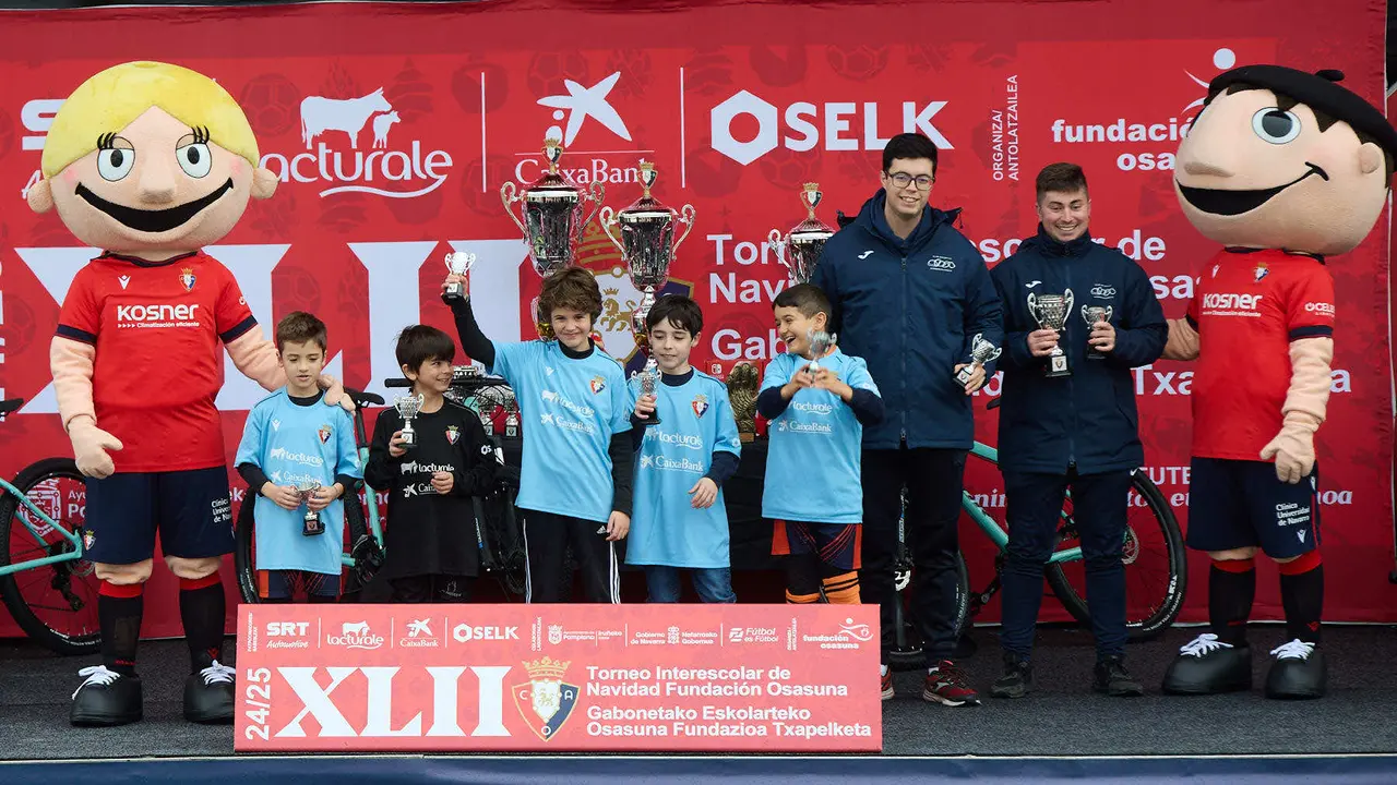 Entrega de Premios del XLII Torneo Interescolar de Osasuna disputado en las instalaciones de Tajonar. IÑIGO ALZUGARAY