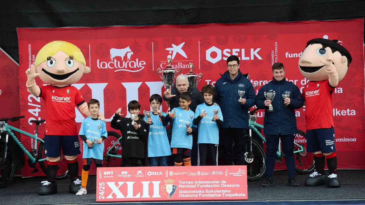 Entrega de Premios del XLII Torneo Interescolar de Osasuna disputado en las instalaciones de Tajonar. IÑIGO ALZUGARAY