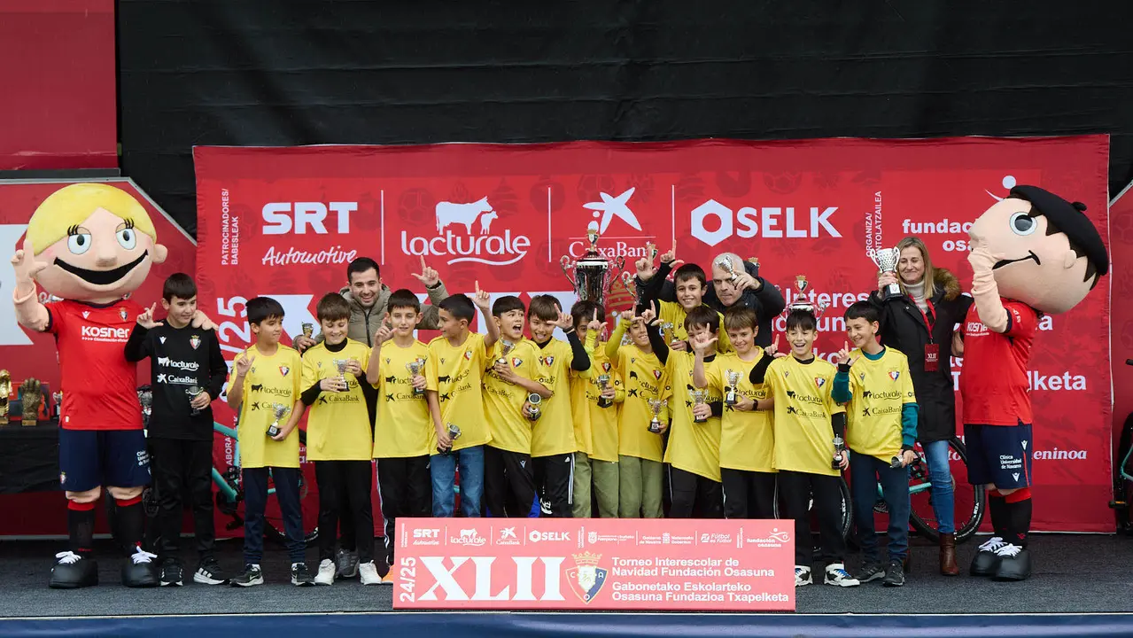 Entrega de Premios del XLII Torneo Interescolar de Osasuna disputado en las instalaciones de Tajonar. IÑIGO ALZUGARAY