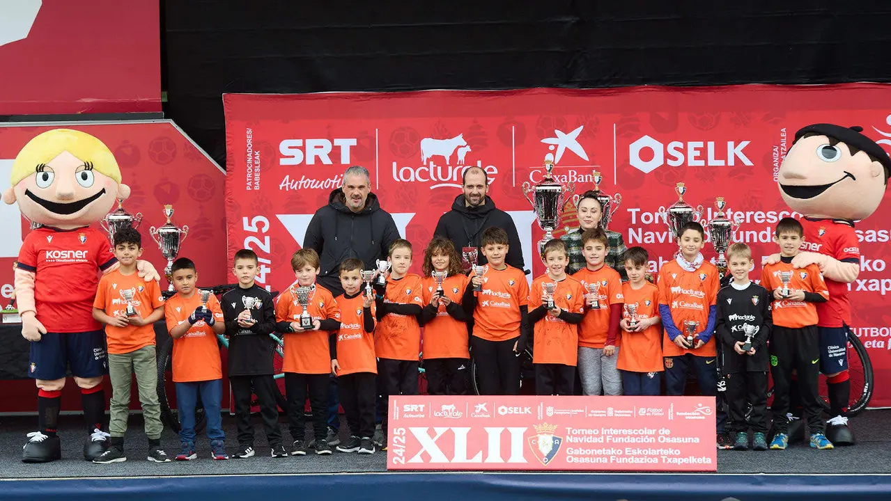Entrega de Premios del XLII Torneo Interescolar de Osasuna disputado en las instalaciones de Tajonar. IÑIGO ALZUGARAY
