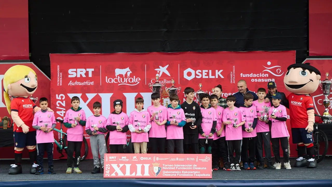 Entrega de Premios del XLII Torneo Interescolar de Osasuna disputado en las instalaciones de Tajonar. IÑIGO ALZUGARAY