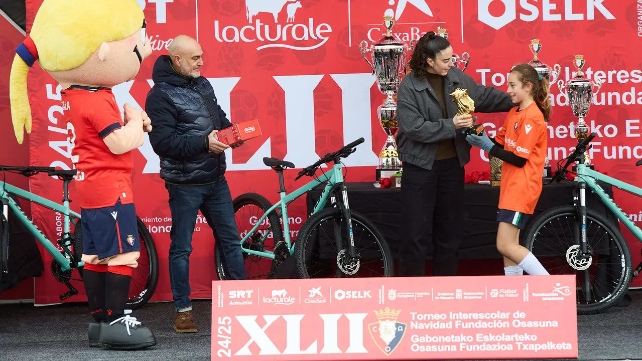 Entrega de Premios del XLII Torneo Interescolar de Osasuna disputado en las instalaciones de Tajonar. IÑIGO ALZUGARAY