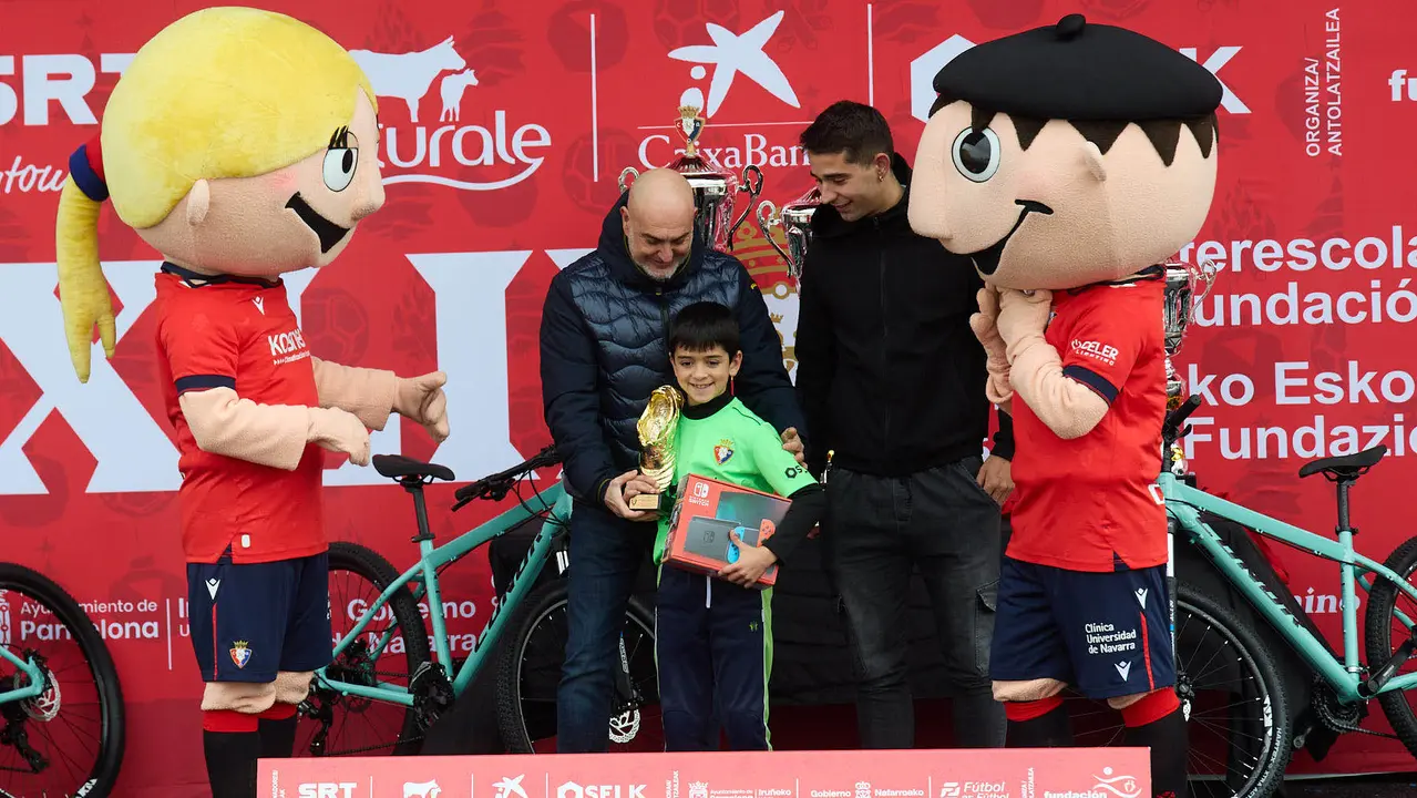 Entrega de Premios del XLII Torneo Interescolar de Osasuna disputado en las instalaciones de Tajonar. IÑIGO ALZUGARAY