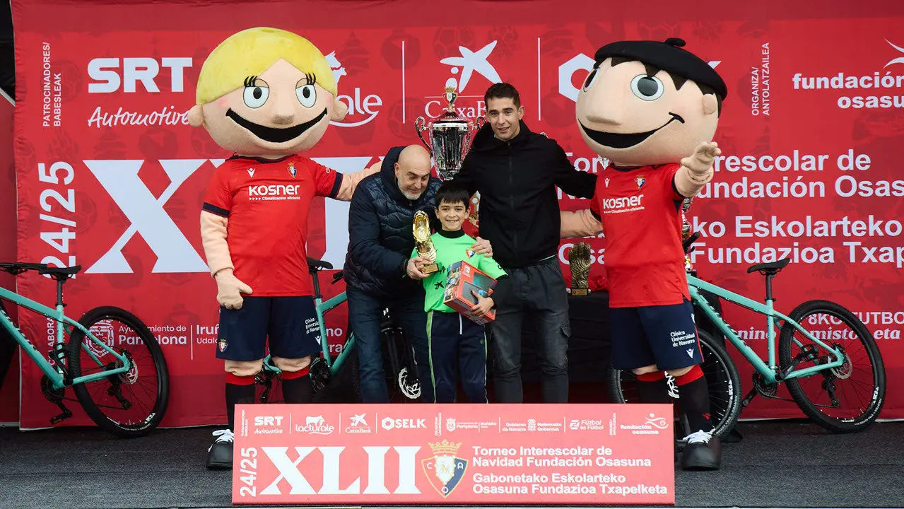 Entrega de Premios del XLII Torneo Interescolar de Osasuna disputado en las instalaciones de Tajonar. IÑIGO ALZUGARAY