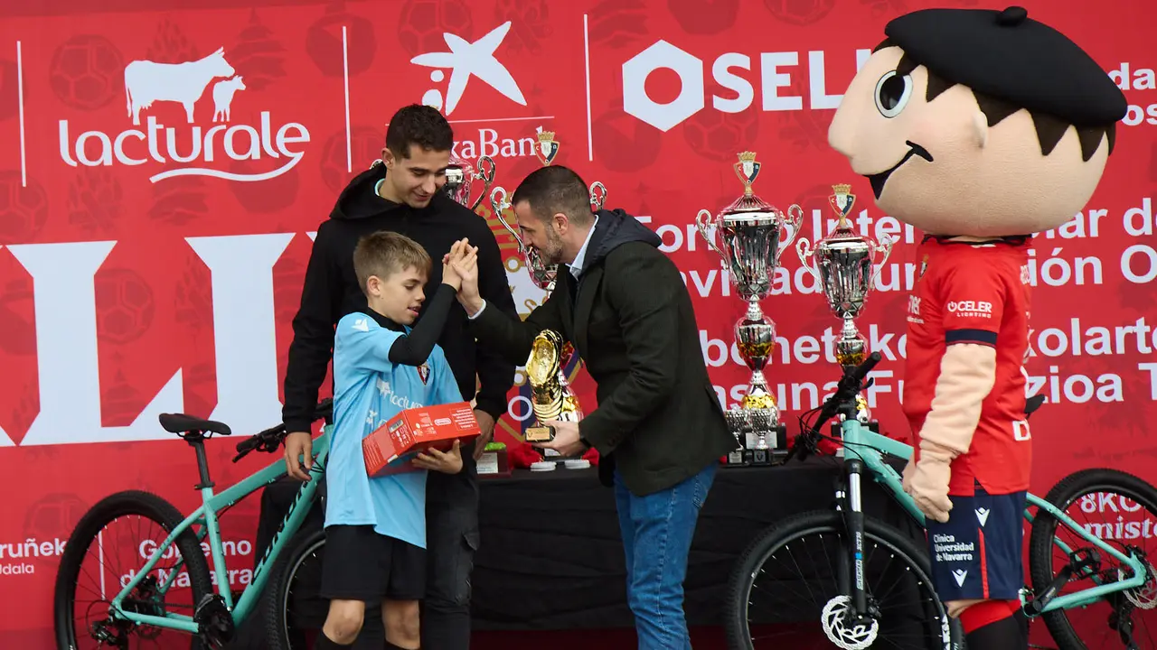 Entrega de Premios del XLII Torneo Interescolar de Osasuna disputado en las instalaciones de Tajonar. IÑIGO ALZUGARAY