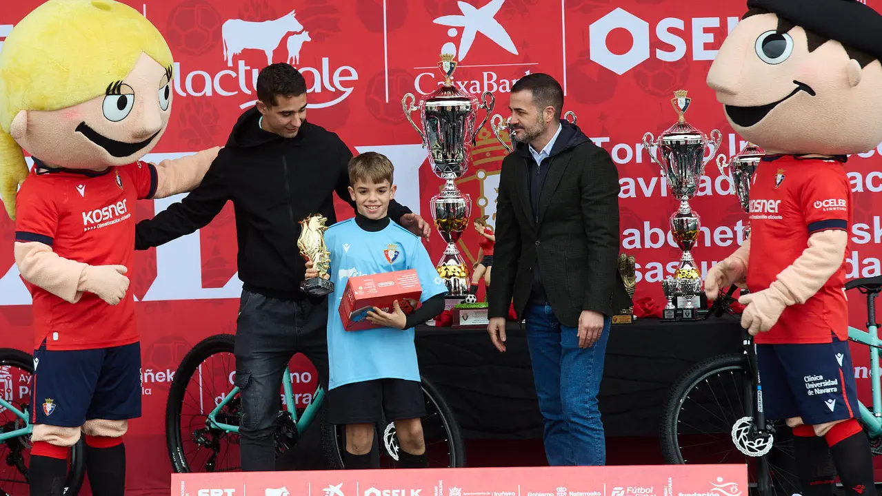Entrega de Premios del XLII Torneo Interescolar de Osasuna disputado en las instalaciones de Tajonar. IÑIGO ALZUGARAY