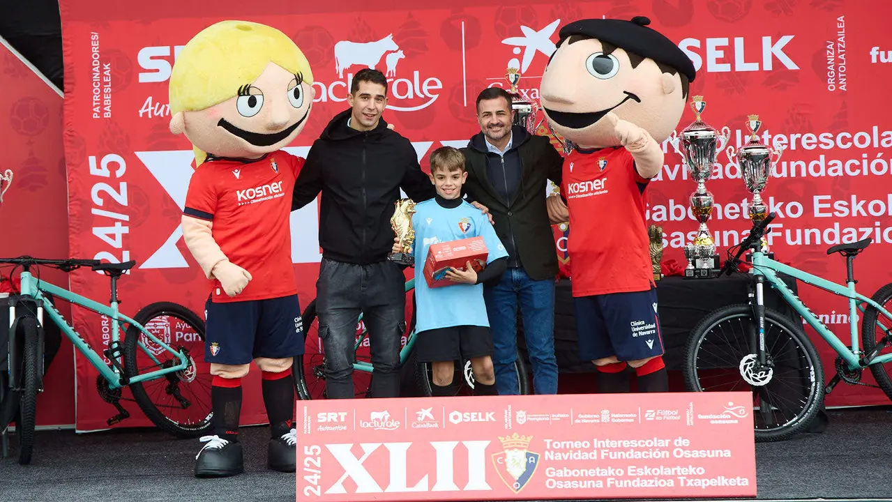 Entrega de Premios del XLII Torneo Interescolar de Osasuna disputado en las instalaciones de Tajonar. IÑIGO ALZUGARAY