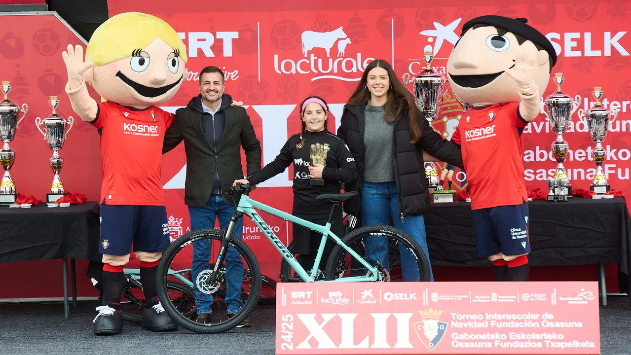 Entrega de Premios del XLII Torneo Interescolar de Osasuna disputado en las instalaciones de Tajonar. IÑIGO ALZUGARAY