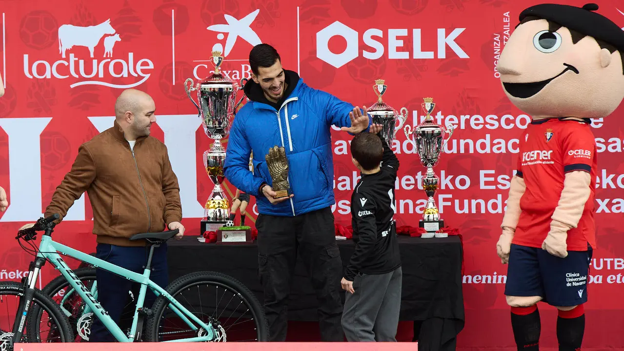 Entrega de Premios del XLII Torneo Interescolar de Osasuna disputado en las instalaciones de Tajonar. IÑIGO ALZUGARAY