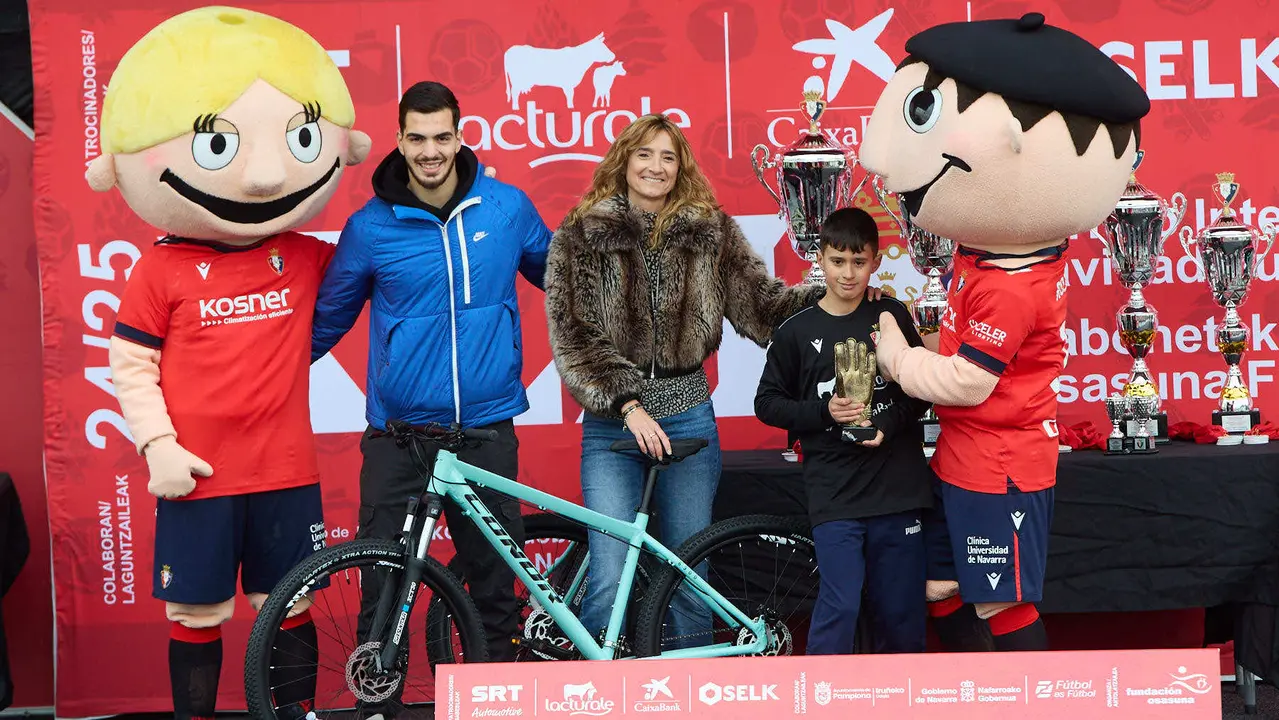 Entrega de Premios del XLII Torneo Interescolar de Osasuna disputado en las instalaciones de Tajonar. IÑIGO ALZUGARAY