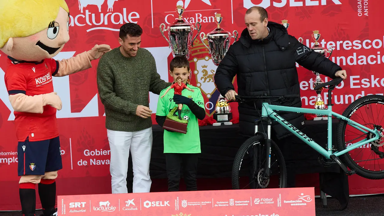 Entrega de Premios del XLII Torneo Interescolar de Osasuna disputado en las instalaciones de Tajonar. IÑIGO ALZUGARAY