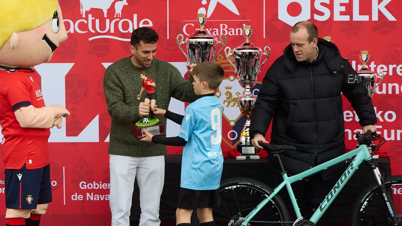 Entrega de Premios del XLII Torneo Interescolar de Osasuna disputado en las instalaciones de Tajonar. IÑIGO ALZUGARAY