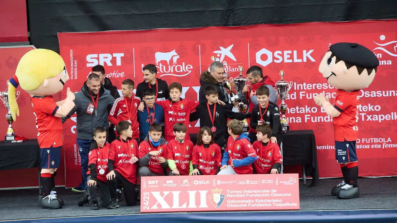 Entrega de Premios del XLII Torneo Interescolar de Osasuna disputado en las instalaciones de Tajonar. IÑIGO ALZUGARAY