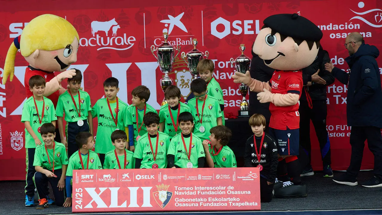 Entrega de Premios del XLII Torneo Interescolar de Osasuna disputado en las instalaciones de Tajonar. IÑIGO ALZUGARAY
