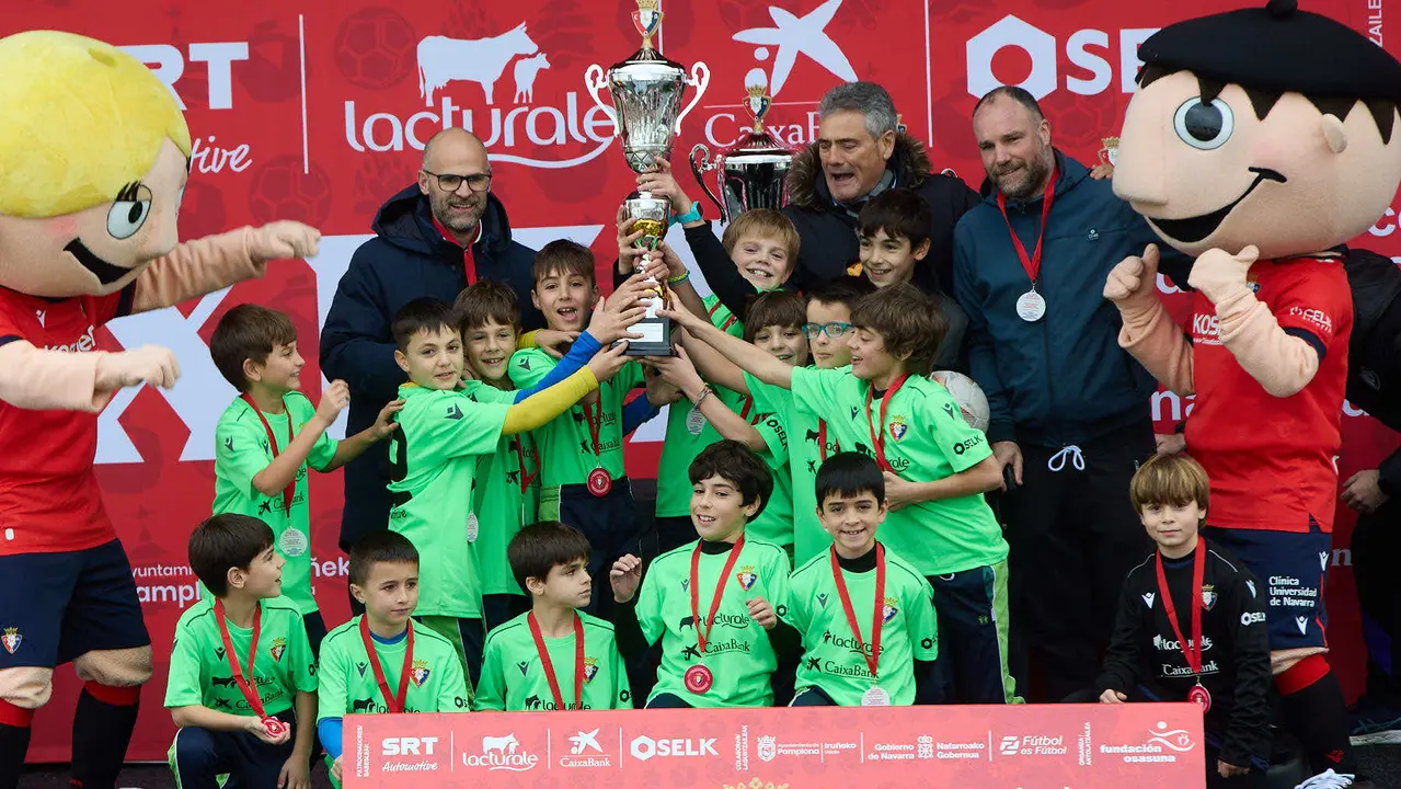 Entrega de Premios del XLII Torneo Interescolar de Osasuna disputado en las instalaciones de Tajonar. IÑIGO ALZUGARAY