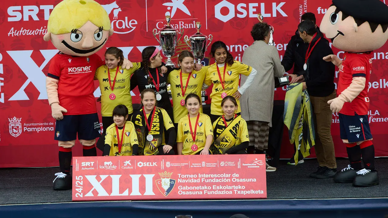 Entrega de Premios del XLII Torneo Interescolar de Osasuna disputado en las instalaciones de Tajonar. IÑIGO ALZUGARAY