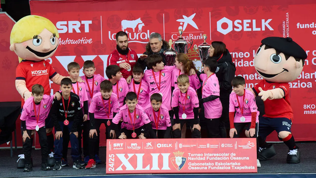 Entrega de Premios del XLII Torneo Interescolar de Osasuna disputado en las instalaciones de Tajonar. IÑIGO ALZUGARAY