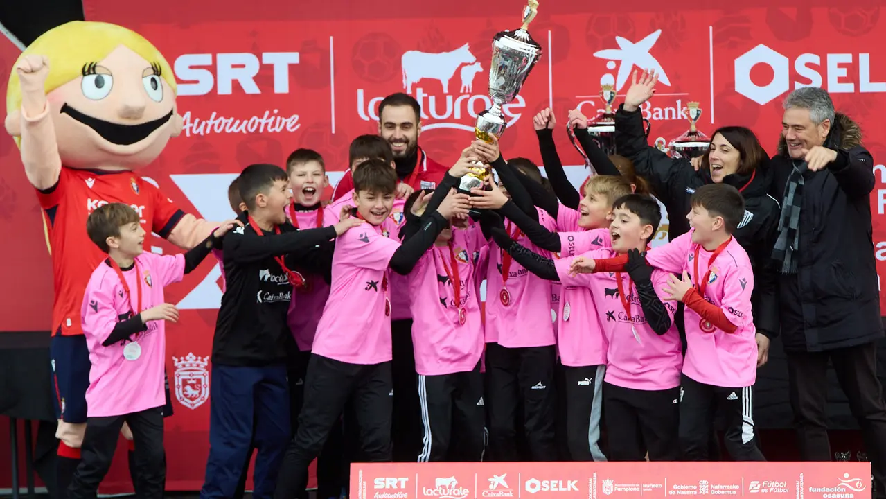 Entrega de Premios del XLII Torneo Interescolar de Osasuna disputado en las instalaciones de Tajonar. IÑIGO ALZUGARAY