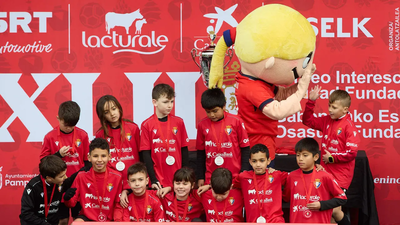 Entrega de Premios del XLII Torneo Interescolar de Osasuna disputado en las instalaciones de Tajonar. IÑIGO ALZUGARAY