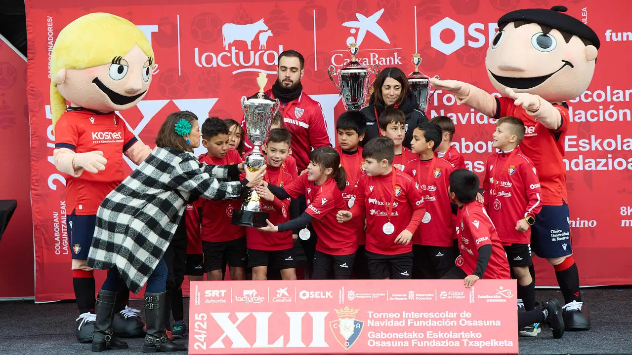 Entrega de Premios del XLII Torneo Interescolar de Osasuna disputado en las instalaciones de Tajonar. IÑIGO ALZUGARAY