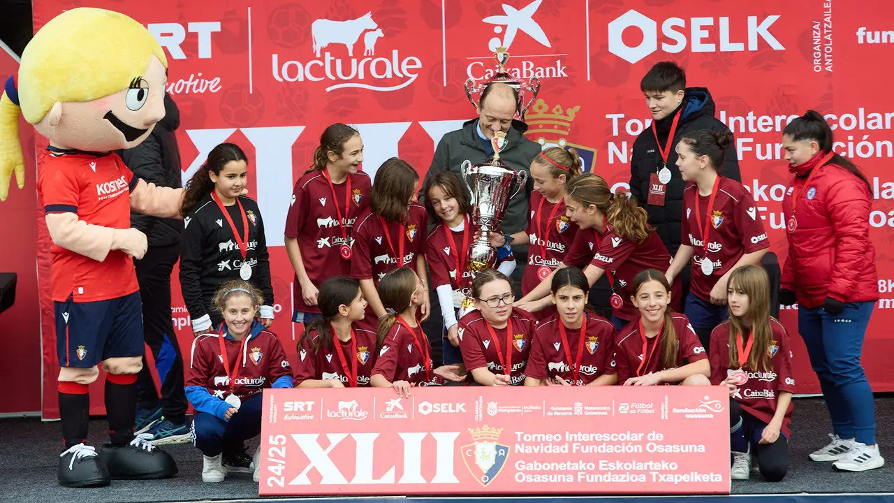 Entrega de Premios del XLII Torneo Interescolar de Osasuna disputado en las instalaciones de Tajonar. IÑIGO ALZUGARAY