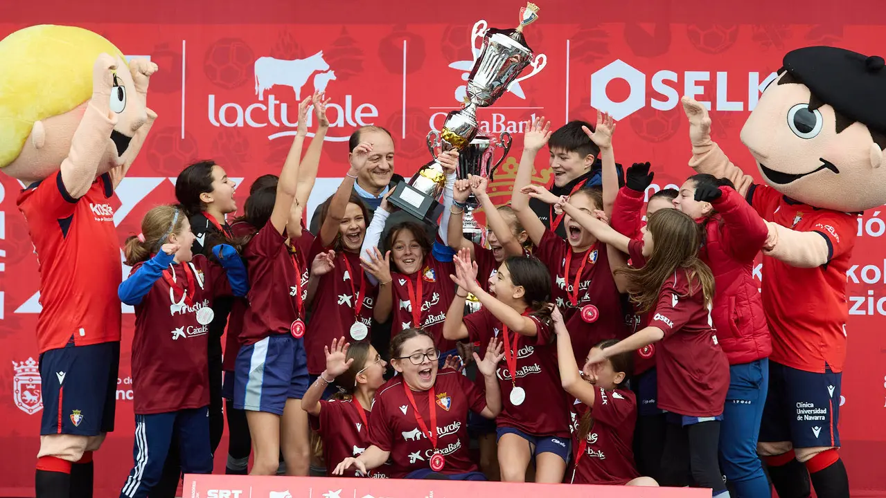 Entrega de Premios del XLII Torneo Interescolar de Osasuna disputado en las instalaciones de Tajonar. IÑIGO ALZUGARAY
