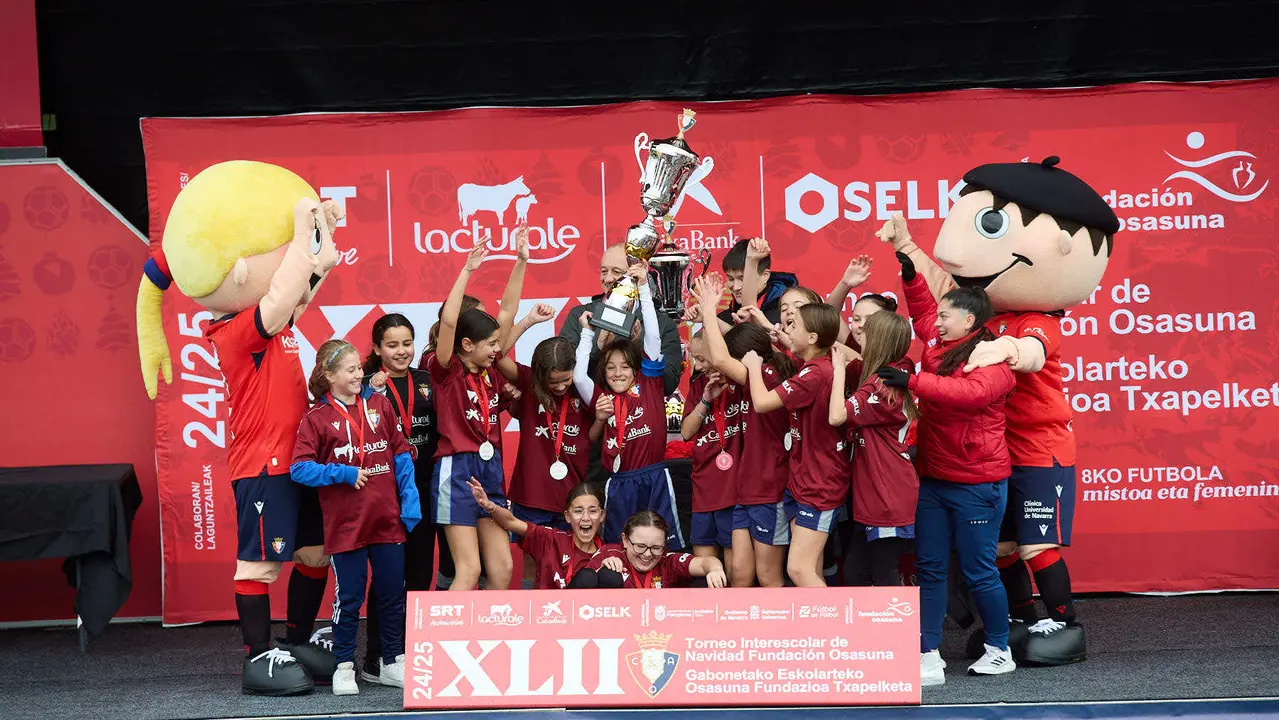 Entrega de Premios del XLII Torneo Interescolar de Osasuna disputado en las instalaciones de Tajonar. IÑIGO ALZUGARAY