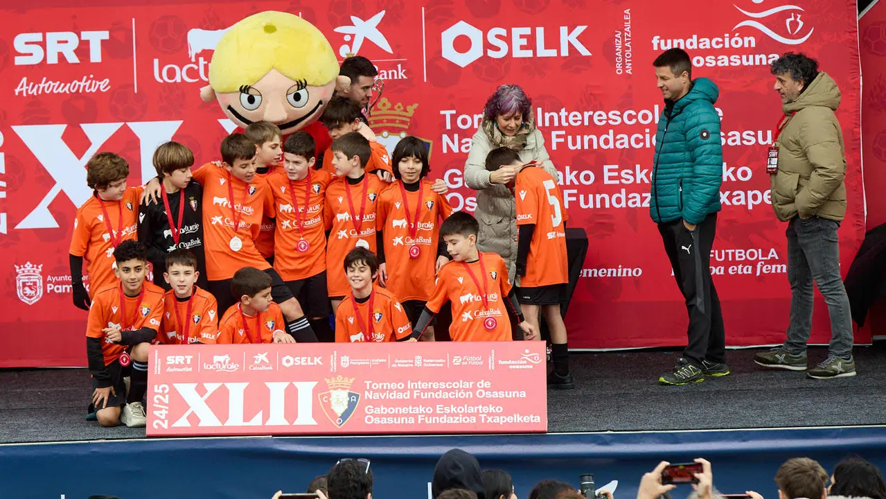 Entrega de Premios del XLII Torneo Interescolar de Osasuna disputado en las instalaciones de Tajonar. IÑIGO ALZUGARAY