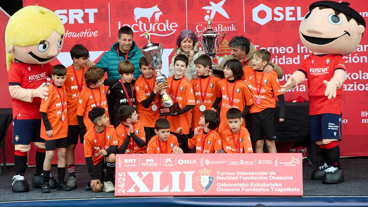 Entrega de Premios del XLII Torneo Interescolar de Osasuna disputado en las instalaciones de Tajonar. IÑIGO ALZUGARAY