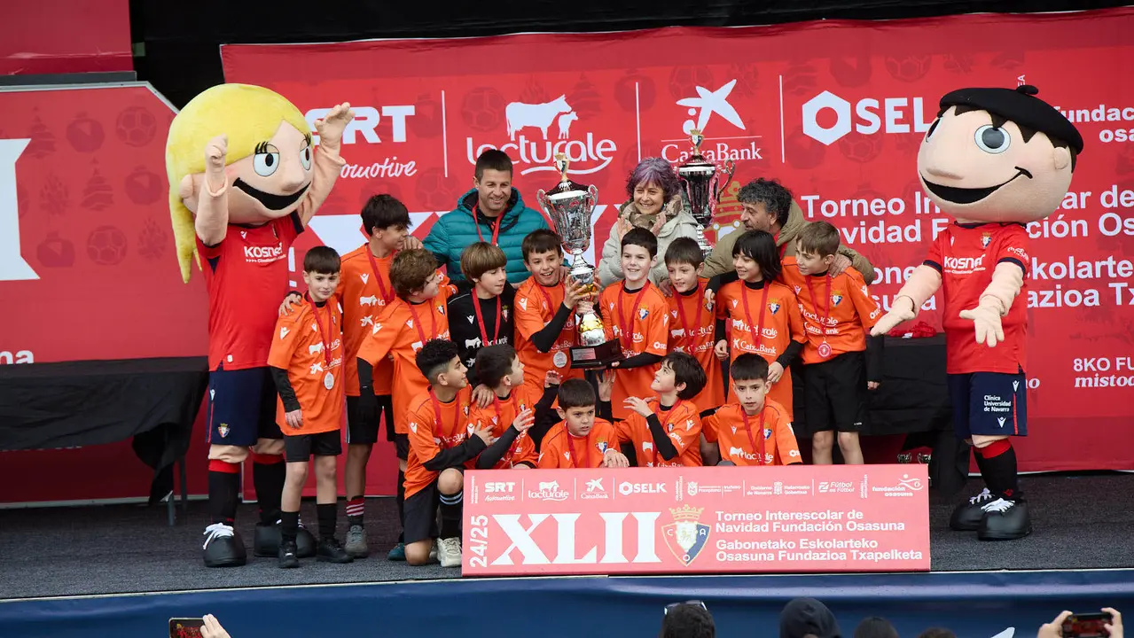 Entrega de Premios del XLII Torneo Interescolar de Osasuna disputado en las instalaciones de Tajonar. IÑIGO ALZUGARAY