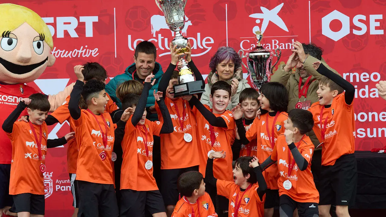 Entrega de Premios del XLII Torneo Interescolar de Osasuna disputado en las instalaciones de Tajonar. IÑIGO ALZUGARAY