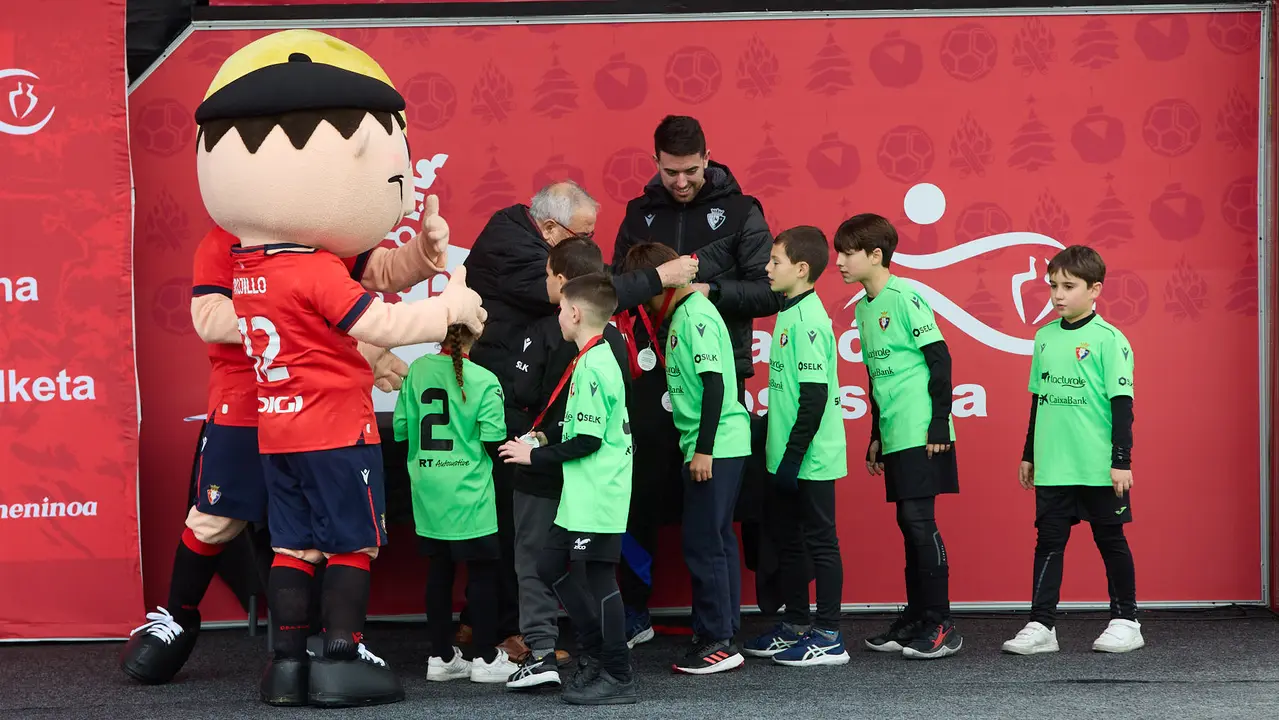 Entrega de Premios del XLII Torneo Interescolar de Osasuna disputado en las instalaciones de Tajonar. IÑIGO ALZUGARAY