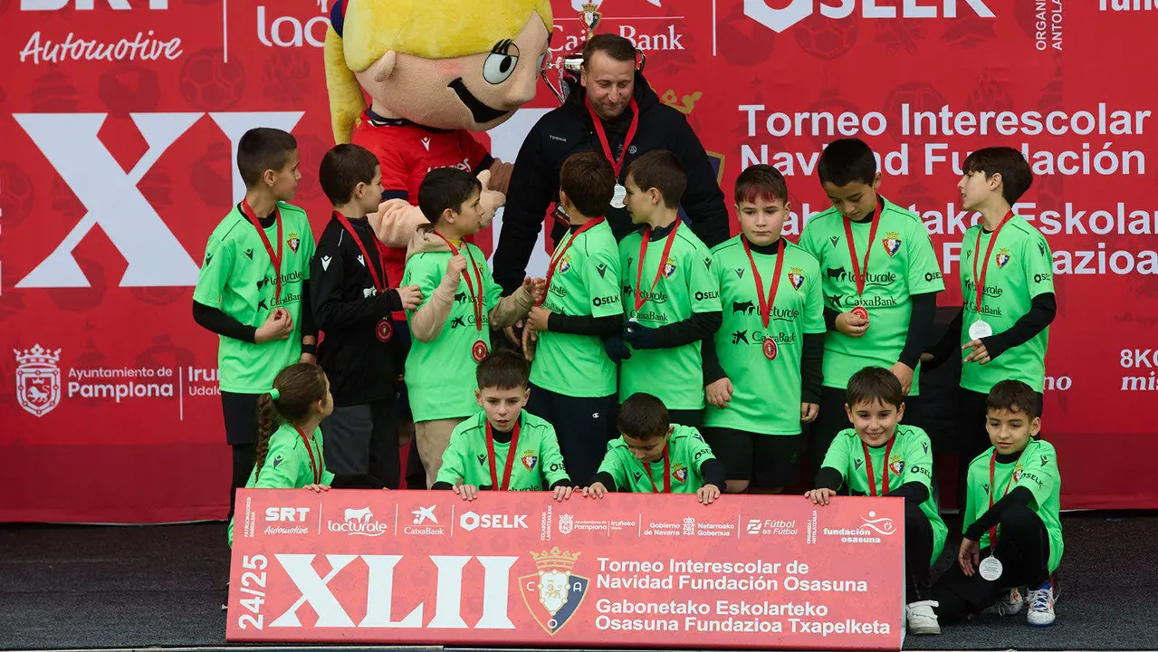 Entrega de Premios del XLII Torneo Interescolar de Osasuna disputado en las instalaciones de Tajonar. IÑIGO ALZUGARAY