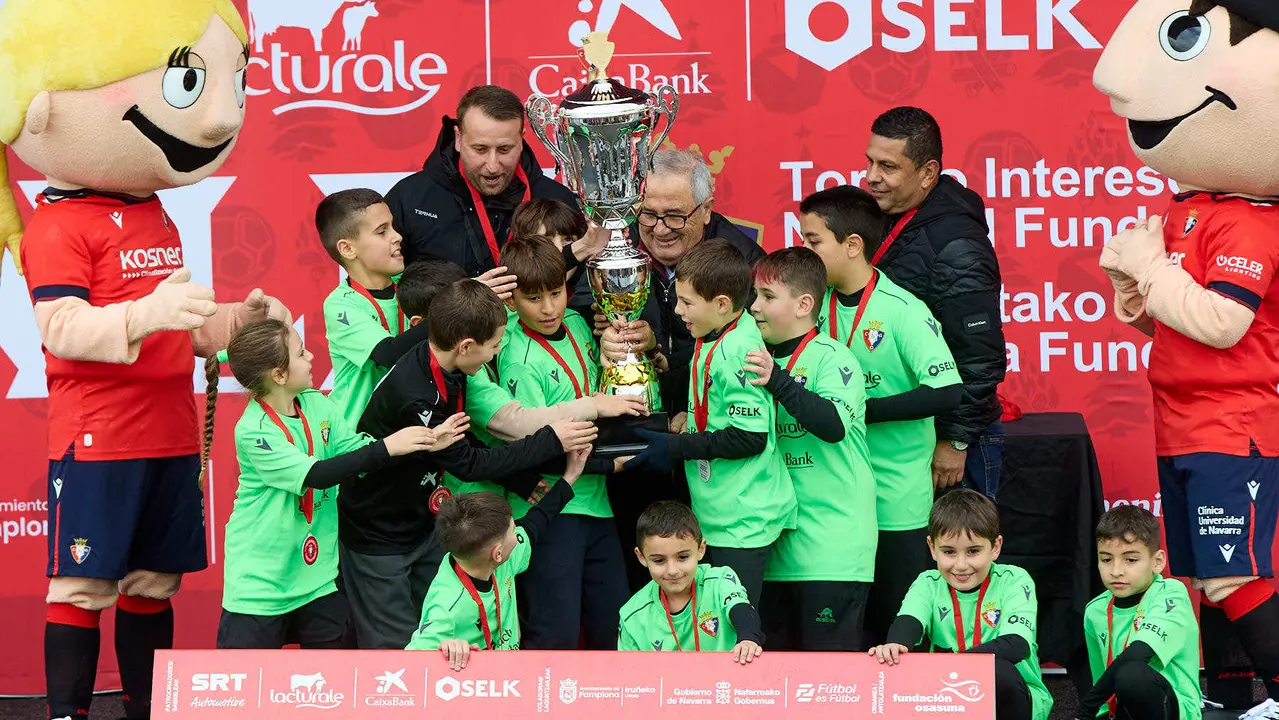 Entrega de Premios del XLII Torneo Interescolar de Osasuna disputado en las instalaciones de Tajonar. IÑIGO ALZUGARAY