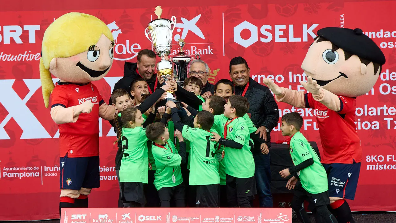 Entrega de Premios del XLII Torneo Interescolar de Osasuna disputado en las instalaciones de Tajonar. IÑIGO ALZUGARAY
