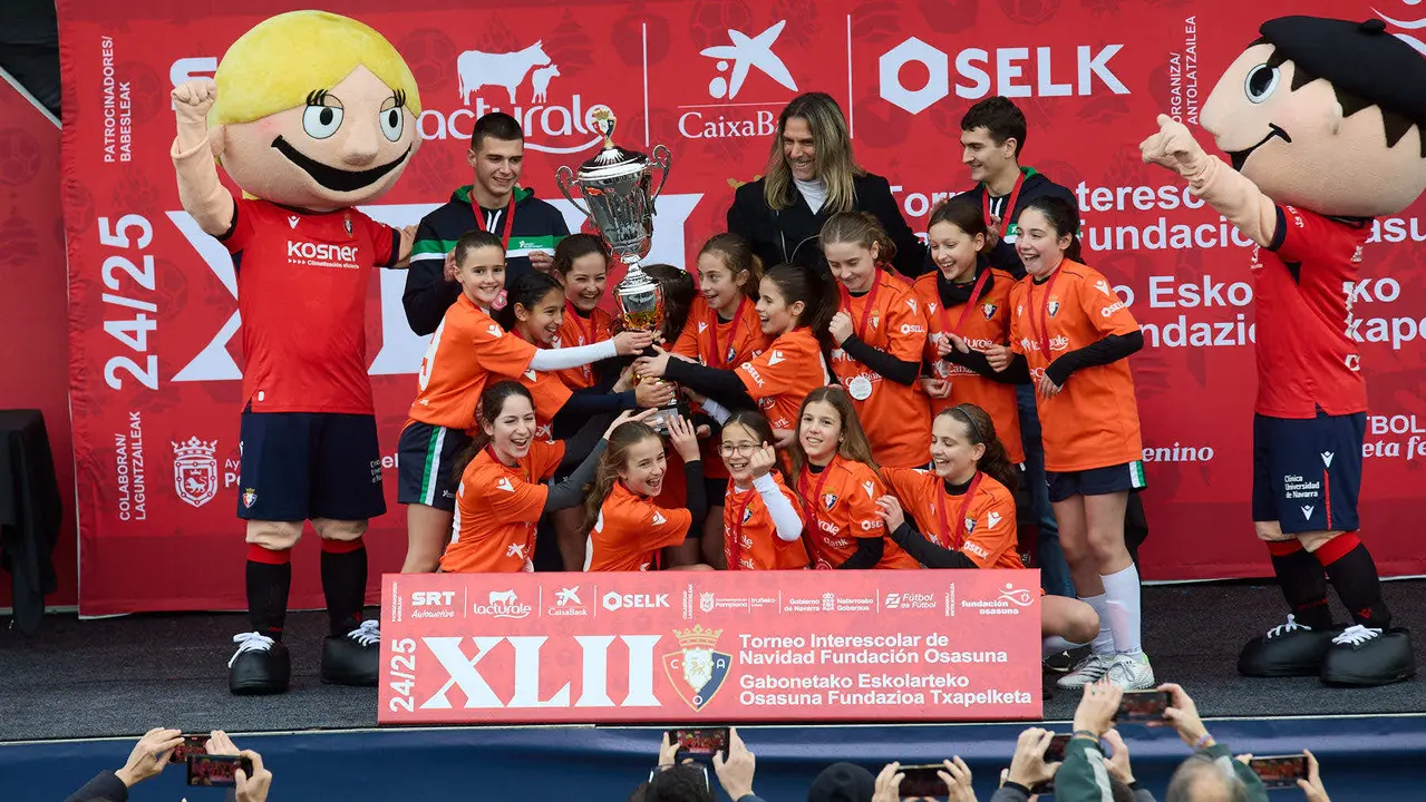 Entrega de Premios del XLII Torneo Interescolar de Osasuna disputado en las instalaciones de Tajonar. IÑIGO ALZUGARAY