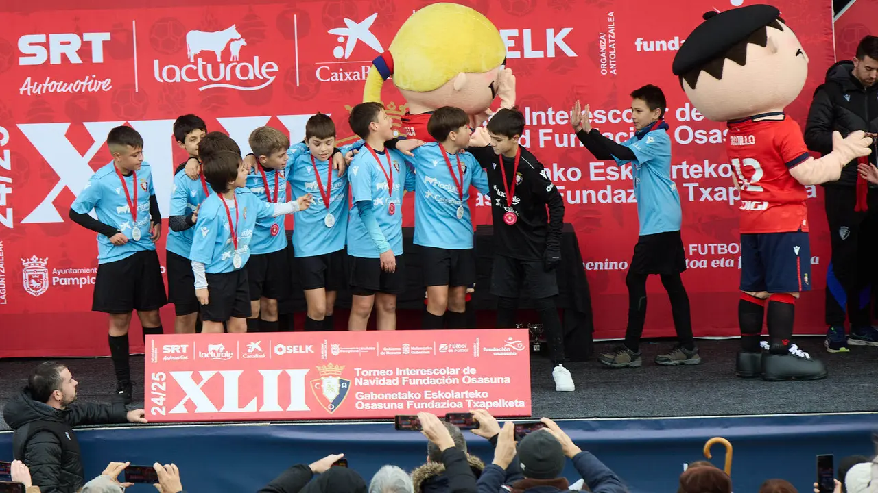 Entrega de Premios del XLII Torneo Interescolar de Osasuna disputado en las instalaciones de Tajonar. IÑIGO ALZUGARAY