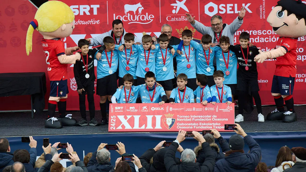 Entrega de Premios del XLII Torneo Interescolar de Osasuna disputado en las instalaciones de Tajonar. IÑIGO ALZUGARAY