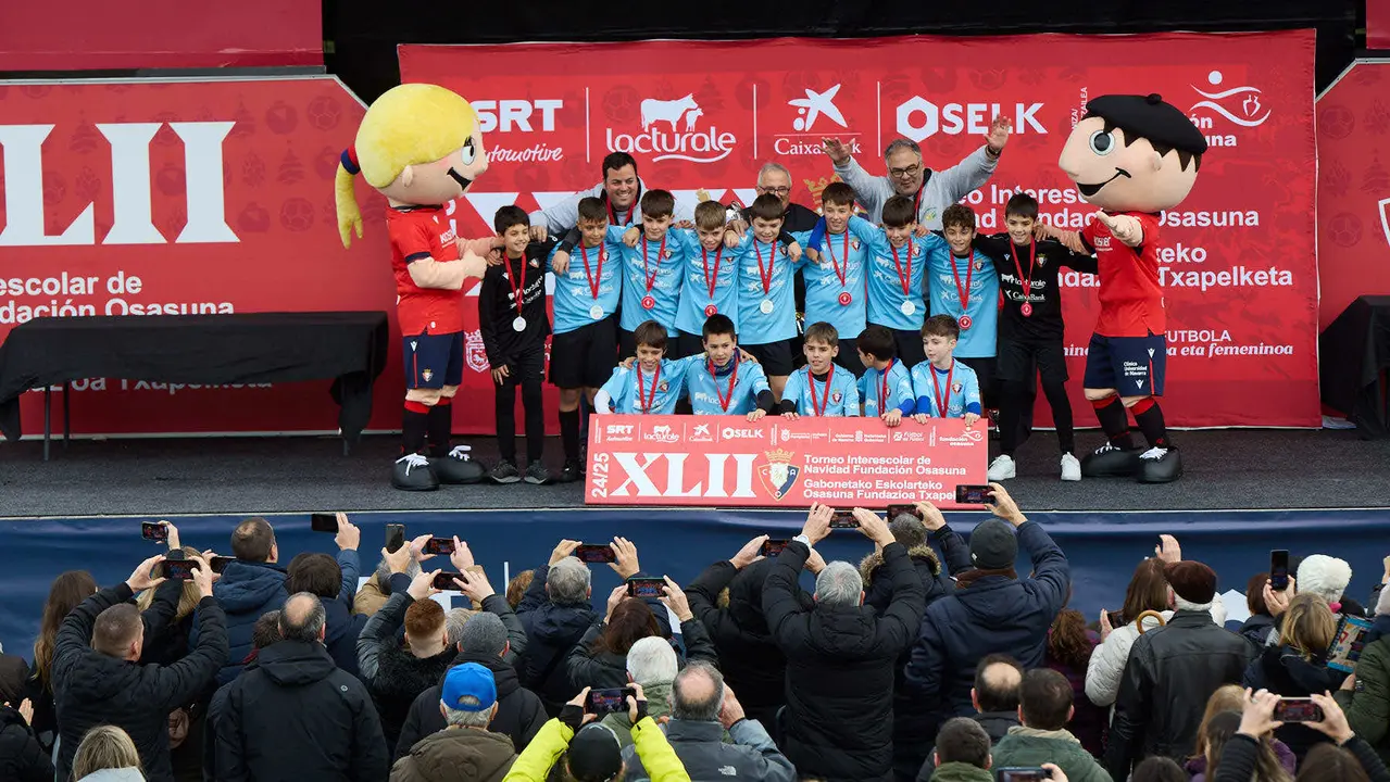 Entrega de Premios del XLII Torneo Interescolar de Osasuna disputado en las instalaciones de Tajonar. IÑIGO ALZUGARAY