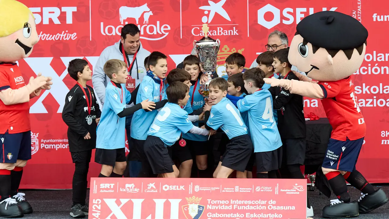 Entrega de Premios del XLII Torneo Interescolar de Osasuna disputado en las instalaciones de Tajonar. IÑIGO ALZUGARAY