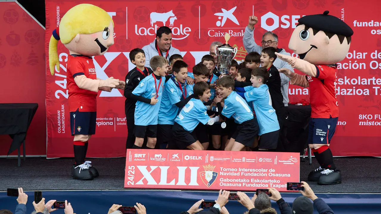 Entrega de Premios del XLII Torneo Interescolar de Osasuna disputado en las instalaciones de Tajonar. IÑIGO ALZUGARAY
