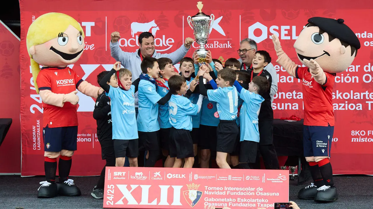 Entrega de Premios del XLII Torneo Interescolar de Osasuna disputado en las instalaciones de Tajonar. IÑIGO ALZUGARAY