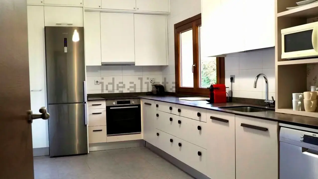 Casa en venta en el pueblo de Anué. IDEALISTA