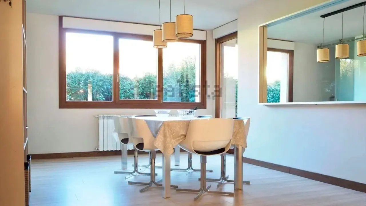 Casa en venta en el pueblo de Anué. IDEALISTA